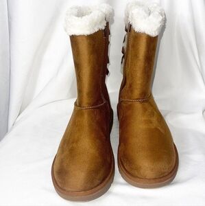 Jessica ClineLight Brown fur boots8.5 suedeCriss cross ribbon design on